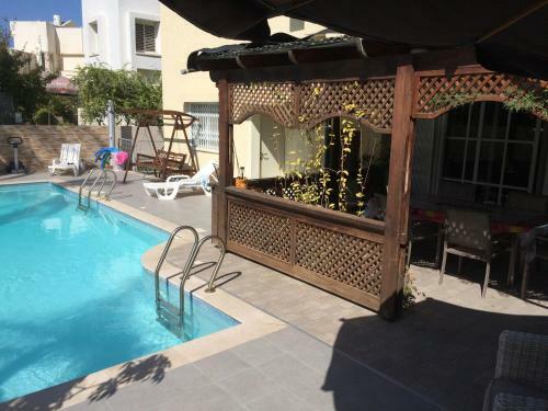 Two Bedroom Apartment With Patio And Pool