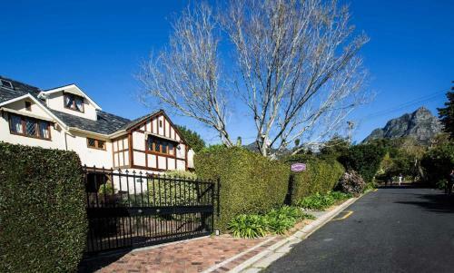 Hostal Knightsbury Guest House