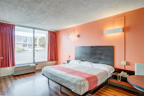 Motel 6 Somerset
