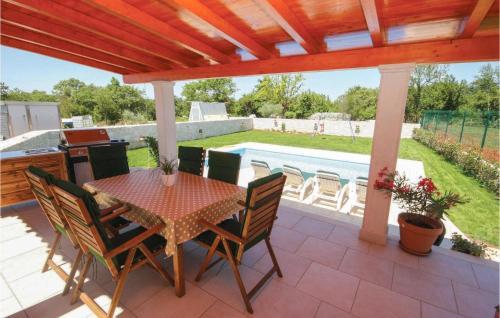 Holiday Home Mali Vareski III