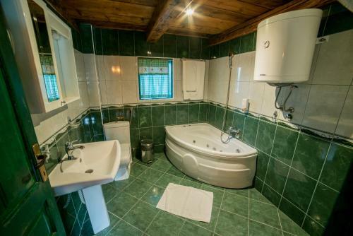 Ethno Village Stanisici & Hotel Pirg