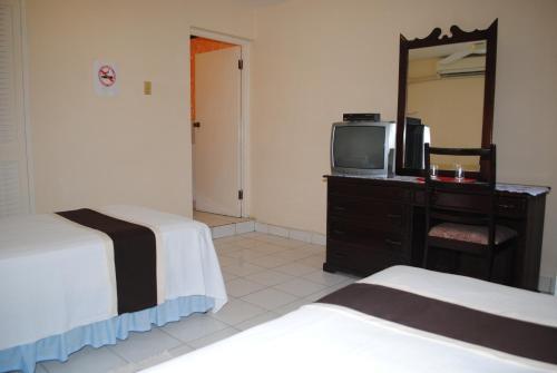 Hostal Palm Bay Guest House & Restaurant