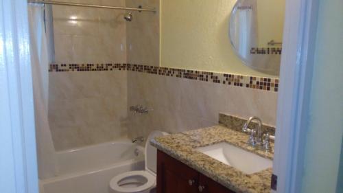 Hostal Palm Bay Guest House & Restaurant