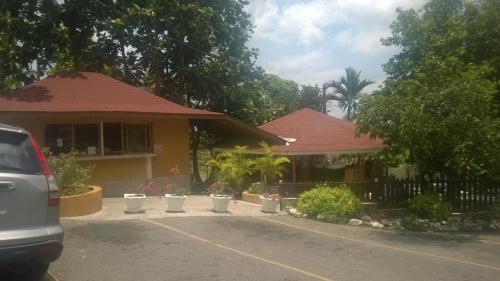 Hostal Palm Bay Guest House & Restaurant