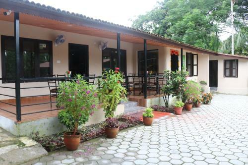 Hotel Chitwan Village Resort