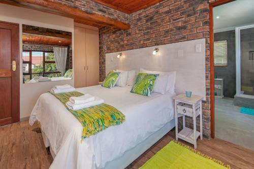 Hostal White Shark Guest House