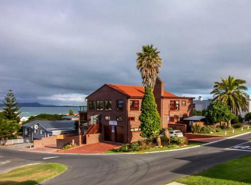 Hostal White Shark Guest House