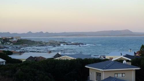 Hostal White Shark Guest House