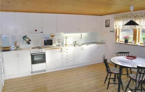 Holiday Home Fyrv�gen L�ttorp