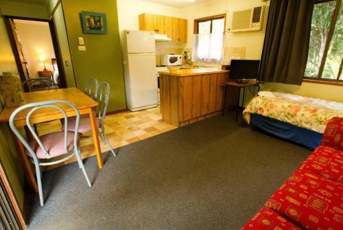 Lake Eacham Tourist Park & Cabins