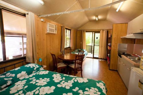 Lake Eacham Tourist Park & Cabins