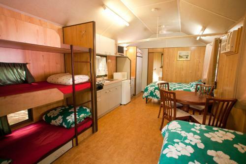 Lake Eacham Tourist Park & Cabins