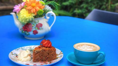 Lake Eacham Tourist Park & Cabins