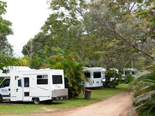 Lake Eacham Tourist Park & Cabins