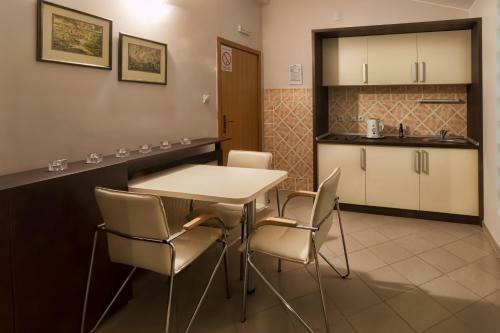 Hostal Guest Accomodation Konak