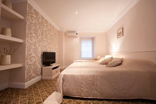 Real House Apartments