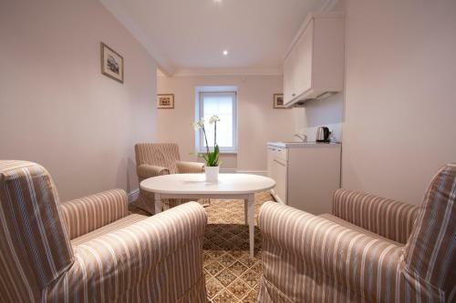 Real House Apartments