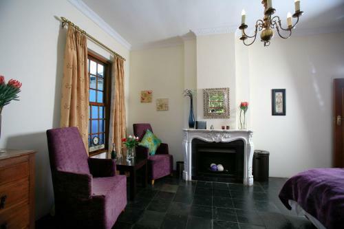 Hostal 4-heaven Guest House