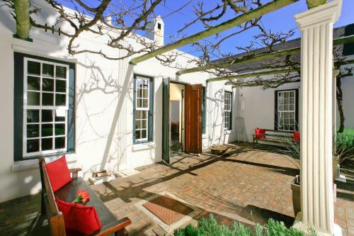 Hostal 4-heaven Guest House