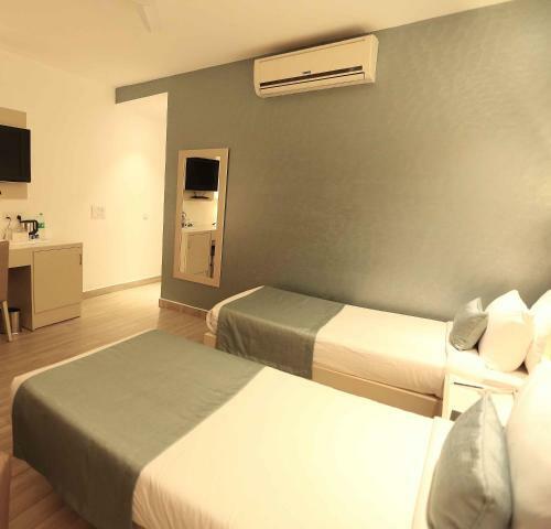 Hotel Shanti Palace West