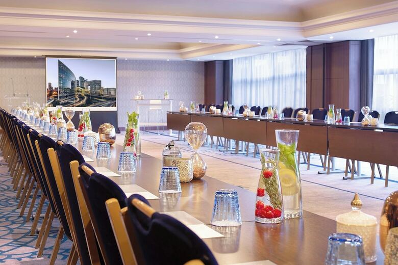 Hotel Renaissance Paris La Defense