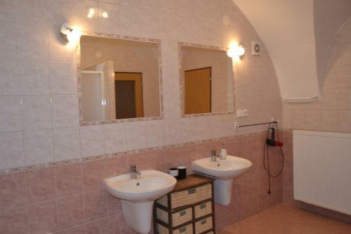 Hostal Ubytov�n� Na H�jence