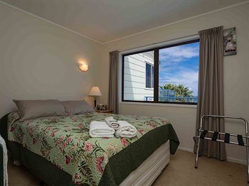 By The Bay Beachfront Apartments
