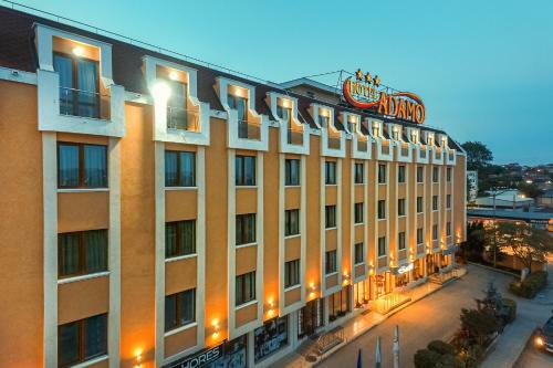 Adamo Hotel