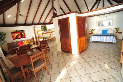 Hotel Hideaway Island Resort