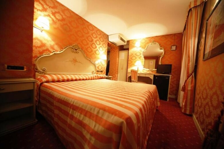 Hotel Lux
