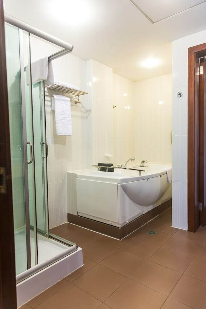 Best Western Premier Accra Airport Hotel