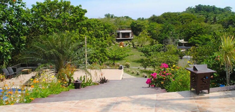 Hotel Tugawe Cove Resort