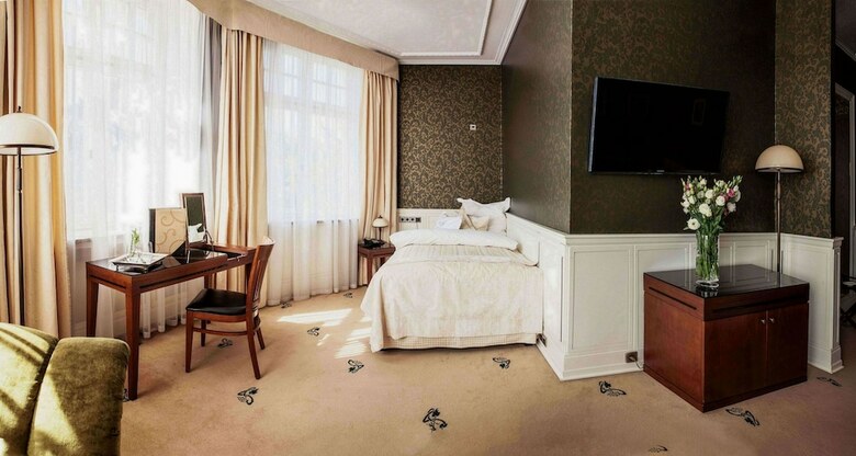 Grape Hotel