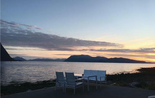Holiday Home Hundeivik Sj�bua
