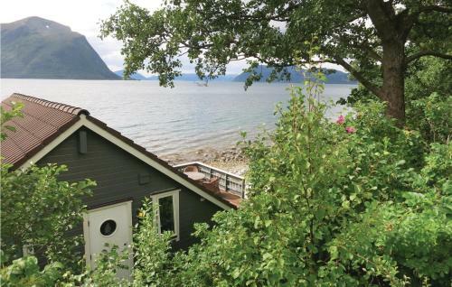 Holiday Home Hundeivik Sj�bua
