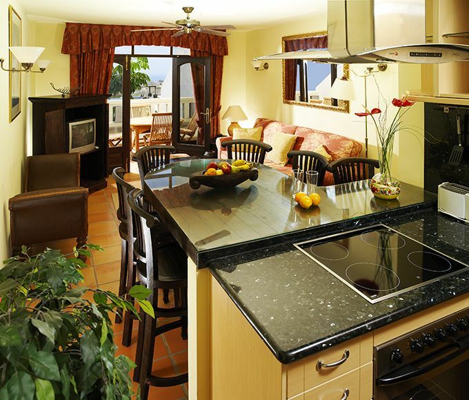 Regency Country Club Apartments & Suites