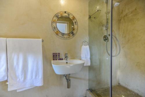 Bed & Breakfast 50 On Shepherd Boutique Guest House