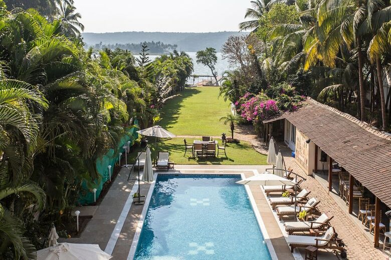 Hotel Safira River Front Resort