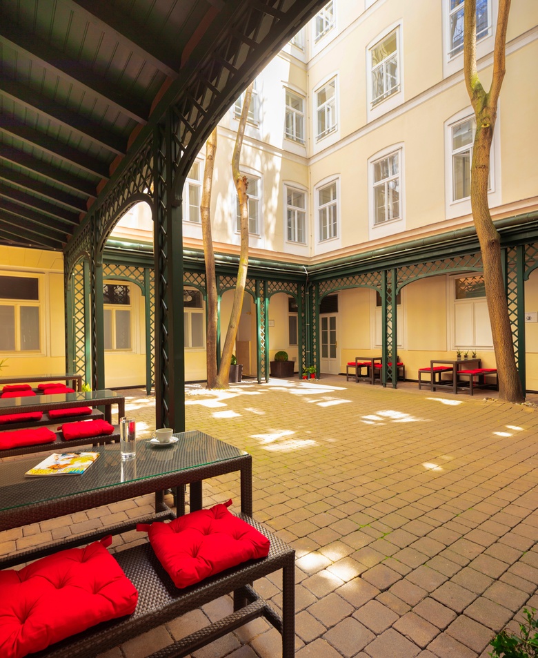 Aparthotel The Levante Laudon