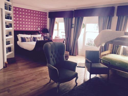 Hostal Sallyport Guest House