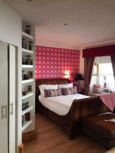 Hostal Sallyport Guest House
