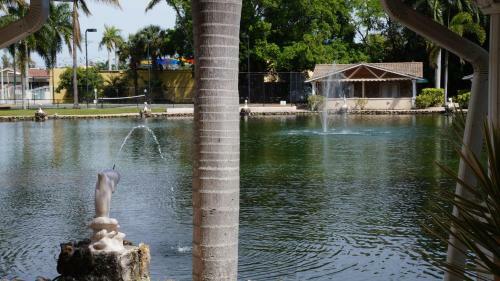 Hotel Rock Lake Resort