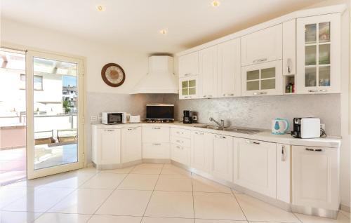 Holiday Home Torre Del Lago -lu- 33