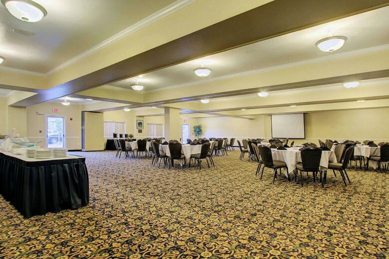 Hotel Clarion Suites Downtown Anchorage