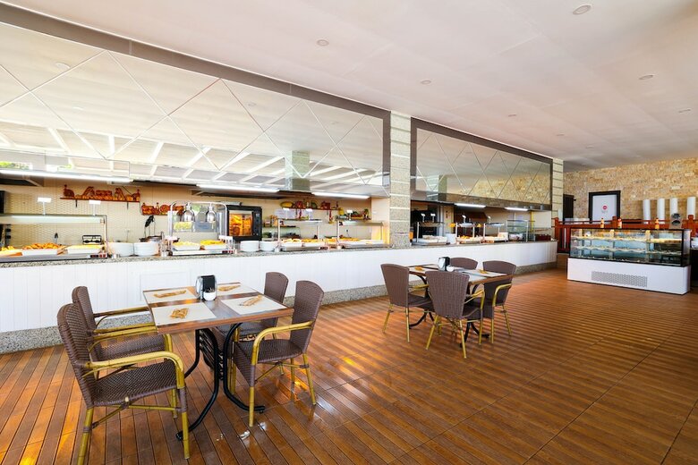 Hotel Crystal Aura Beach Resort & Spa