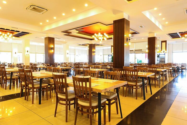 Hotel Crystal Aura Beach Resort & Spa