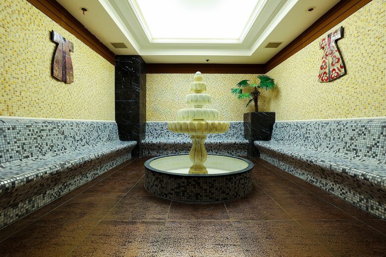 Hotel Crystal Aura Beach Resort & Spa