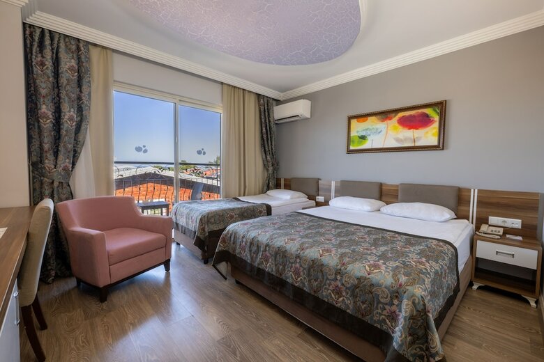 Hotel Crystal Aura Beach Resort & Spa