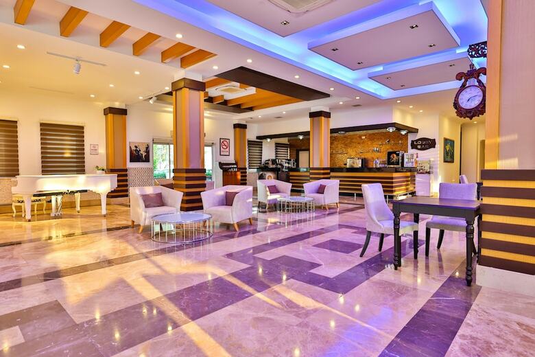 Hotel Crystal Aura Beach Resort & Spa