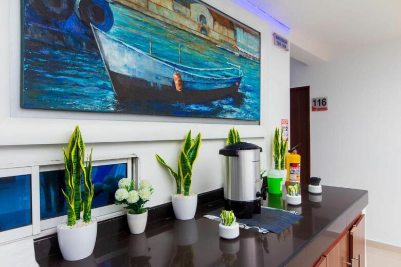 Azu�n Suites Hotel
